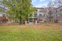 Valencia Place - Community Patio