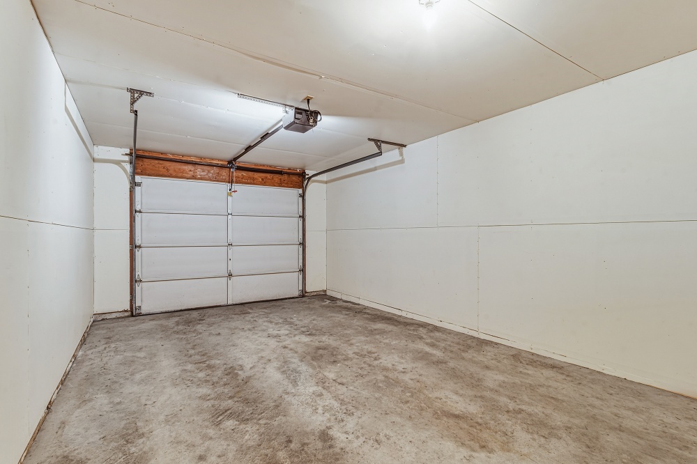 2 BR Upper - Private Garage
