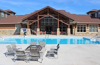 Timber Valley - Large Heated Swimming Pool with Sundeck 